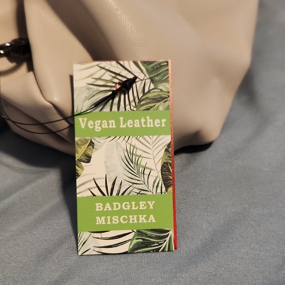 Badgley Mischka Cream Crossbody Bag - Picture 3 of 10